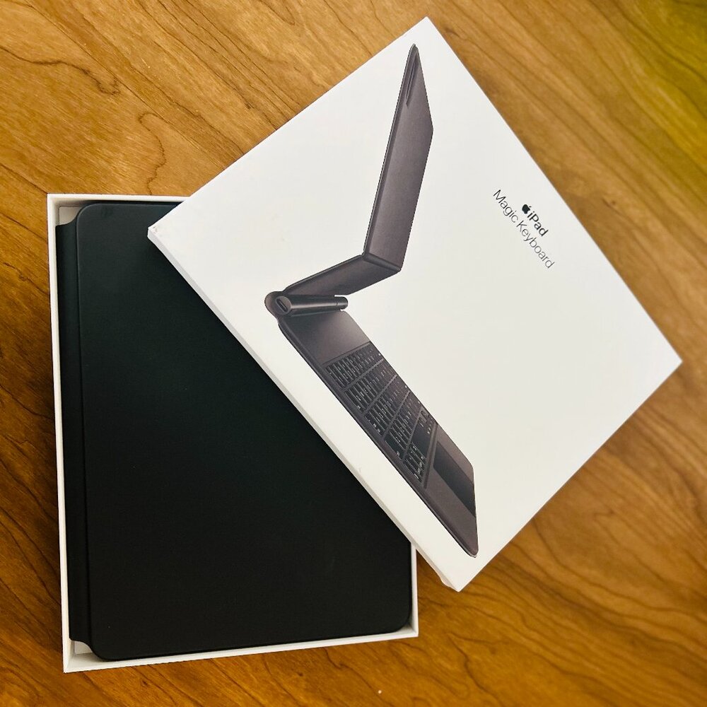 Apple Magic Keyboard for Apple iPad Pro 11 inch Black  *NEW* Open Box